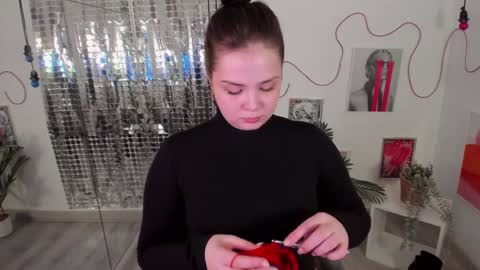 Snapshot of maya_muse chatting on 12/21/24, 12:49 Woman online show from 12/21/24, 12:49