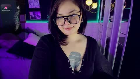 Snapshot of maya_muse chatting on 01/07/25, 08:45 Woman online show from 01/07/25, 08:45