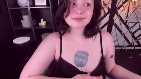 Snapshot of maya_muse chatting on 03/02/25, 07:56 Woman online show from 03/02/25, 07:56