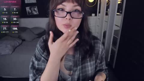 Snapshot of maya_muse chatting on 10/24/25, 02:57 Woman online show from 10/24/25, 02:57