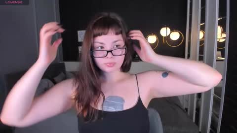 Snapshot of maya_muse chatting on 11/15/25, 03:19 Woman online show from 11/15/25, 03:19