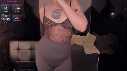 Snapshot of maya_muse chatting on 11/26/25, 02:18 Woman online show from 11/26/25, 02:18