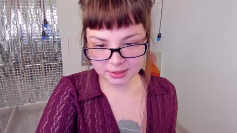 Snapshot of maya_muse chatting on 12/15/25, 01:37 Woman online show from 12/15/25, 01:37