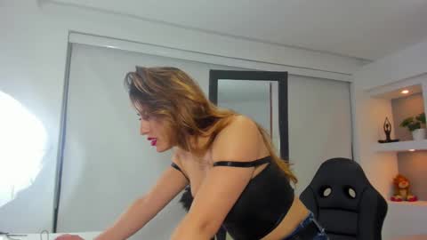 Snapshot of maya_rivers chatting on 09/24/25, 05:00 Maya online show from 09/24/25, 05:00