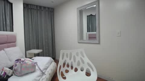 Snapshot of mayaa_ross chatting on 02/04/25, 12:40 Maya online show from 02/04/25, 12:40