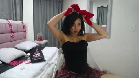 Snapshot of mayaa_ross chatting on 02/15/25, 09:16 Maya online show from 02/15/25, 09:16