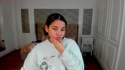 Snapshot of mayaa_ross chatting on 09/25/25, 02:04 Maya online show from 09/25/25, 02:04
