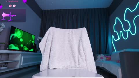 Snapshot of mayabaee1 chatting on 01/24/25, 12:42 Maya online show from 01/24/25, 12:42