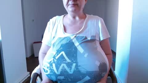 Snapshot of mayabbw50tits chatting on 05/29/26, 05:38 Maya online show from 05/29/26, 05:38