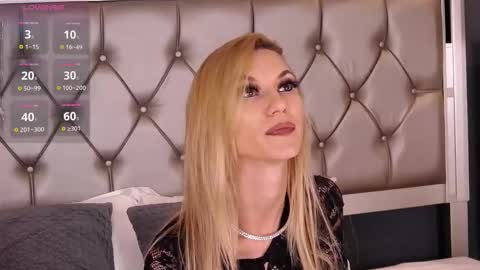 Snapshot of mayahales chatting on 10/08/25, 10:57 Maya online show from 10/08/25, 10:57