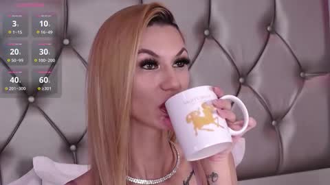 Snapshot of mayahales chatting on 11/03/25, 12:28 Maya online show from 11/03/25, 12:28