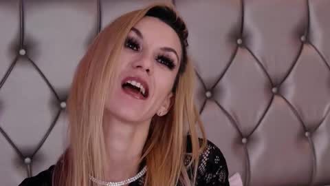 Snapshot of mayahales chatting on 12/04/25, 12:14 Maya online show from 12/04/25, 12:14