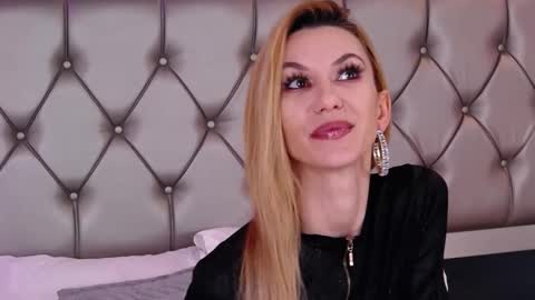 Snapshot of mayahales chatting on 02/04/26, 12:11 Maya online show from 02/04/26, 12:11