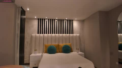 Snapshot of mayahoffman_ chatting on 11/20/25, 11:10 M A Y A H O F F M A N online show from 11/20/25, 11:10