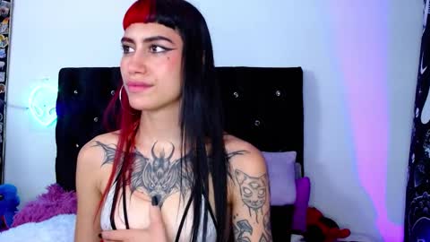 Snapshot of mayaredd chatting on 02/06/25, 08:45 mayaredd online show from 02/06/25, 08:45