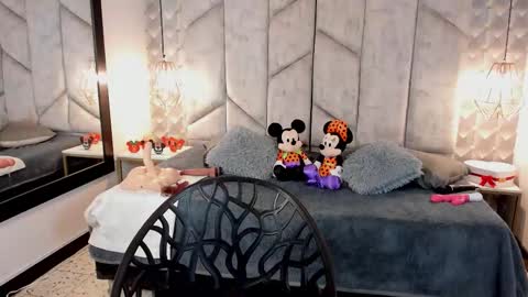 Snapshot of mayarusell01 chatting on 10/15/25, 12:49 Nicolle Ruselle Hello my lovely schedule for great fun from 630 am and end 800 pm Colombian time I wait for you online show from 10/15/25, 12:49