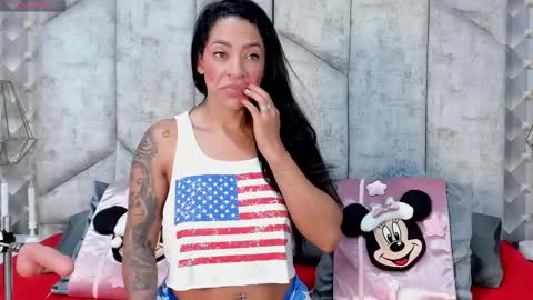 Snapshot of mayarusell01 chatting on 11/23/25, 10:37 Nicolle Ruselle Hello my lovely schedule for great fun from 630 am and end 800 pm Colombian time I wait for you online show from 11/23/25, 10:37