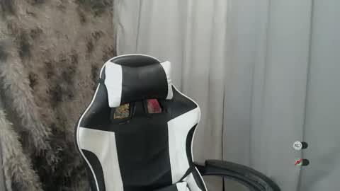 mayasally_ online show from 12/21/25, 06:42