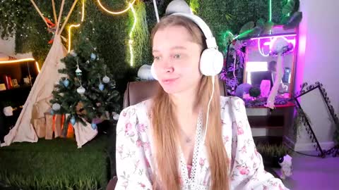 Snapshot of mayasinabon chatting on 12/15/24, 01:32 mayasinabon online show from 12/15/24, 01:32