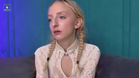 Maya online show from 10/31/25, 06:47