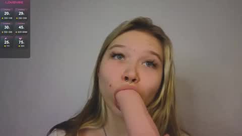 Maya  online show from 10/31/25, 01:23