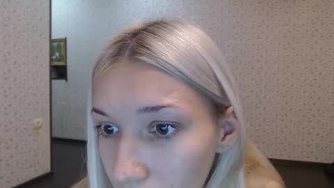 Snapshot of maybe_doll chatting on 10/09/25, 06:17 maybe_doll online show from 10/09/25, 06:17