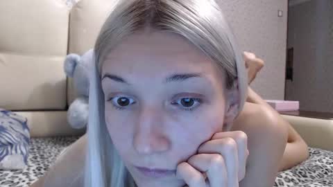 Snapshot of maybe_doll chatting on 10/10/25, 03:11 maybe_doll online show from 10/10/25, 03:11