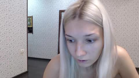 Snapshot of maybe_doll chatting on 10/12/25, 07:02 maybe_doll online show from 10/12/25, 07:02