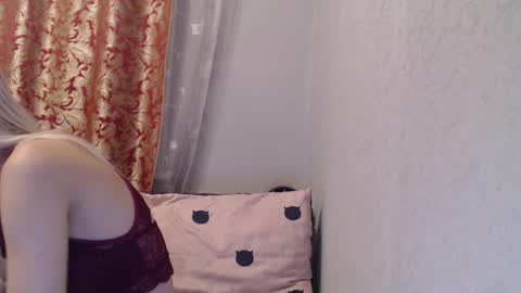 maybe_doll online show from 11/27/25, 09:50