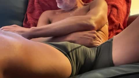 Snapshot of maybe_eriqq chatting on 11/23/25, 08:19 maybe_eriqq online show from 11/23/25, 08:19