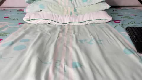 Snapshot of maybelline_666 chatting on 11/24/25, 11:04 Maybelline69 online show from 11/24/25, 11:04