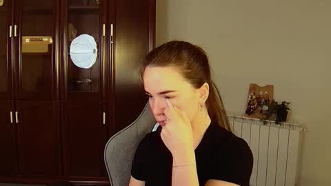 Snapshot of maybloom_ chatting on 10/29/25, 06:04 maybloom_ online show from 10/29/25, 06:04