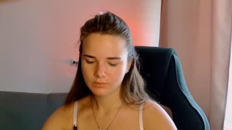 maybloom_ online show from 07/10/26, 07:34