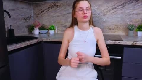 Snapshot of maydabarrick chatting on 02/11/25, 03:08 Mia online show from 02/11/25, 03:08