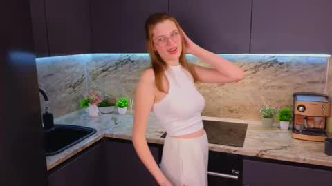 Snapshot of maydabarrick chatting on 02/12/25, 01:06 Mia online show from 02/12/25, 01:06