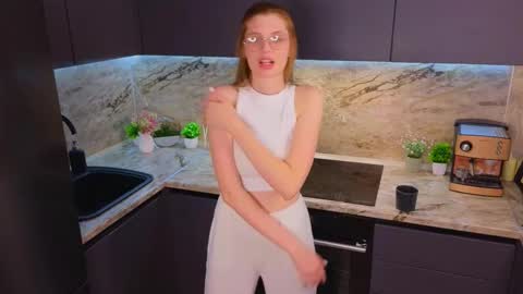 Snapshot of maydabarrick chatting on 02/12/25, 04:11 Mia online show from 02/12/25, 04:11