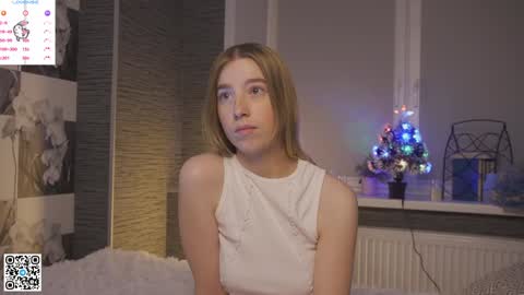 Snapshot of maydaedgin chatting on 12/26/24, 11:46 Violet online show from 12/26/24, 11:46