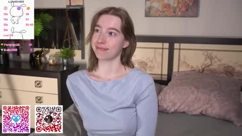 Snapshot of maydaedgin chatting on 09/20/25, 07:04 Violet online show from 09/20/25, 07:04