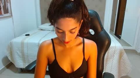 Snapshot of maydivaxox chatting on 02/01/25, 03:30 MAYA online show from 02/01/25, 03:30