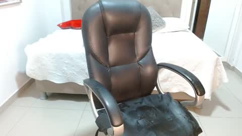 Snapshot of maydivaxox chatting on 02/21/25, 11:54 MAYA online show from 02/21/25, 11:54