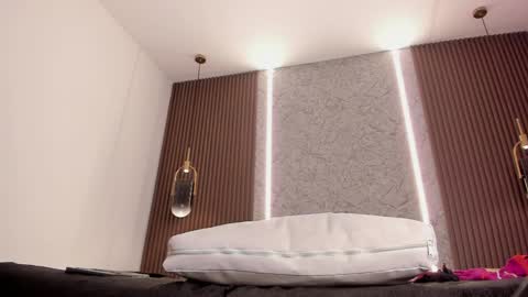 Maye Wells online show from 04/21/26, 01:42