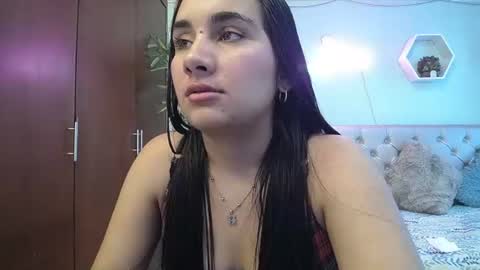 Snapshot of maylin_hornyy19 chatting on 07/07/26, 07:23 Maylin online show from 07/07/26, 07:23