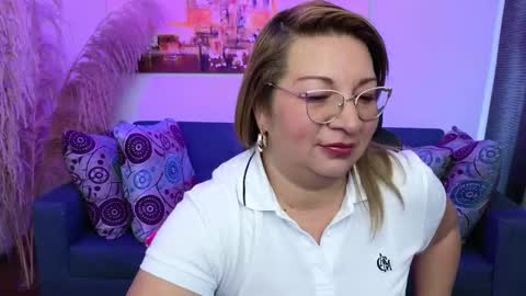 Snapshot of maylinleee chatting on 01/25/25, 08:10 Mailyn online show from 01/25/25, 08:10