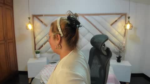 Snapshot of maylinleee chatting on 03/10/25, 10:13 Mailyn online show from 03/10/25, 10:13