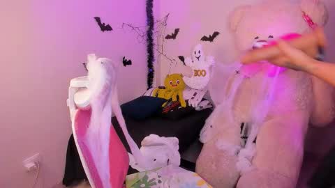 Snapshot of mayproject2 chatting on 10/19/25, 08:20 may online show from 10/19/25, 08:20