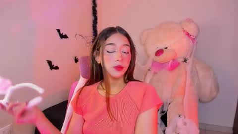 Snapshot of mayproject2 chatting on 10/31/25, 09:05 may online show from 10/31/25, 09:05