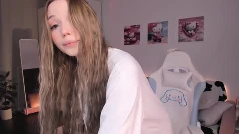 Snapshot of mayya_cuute chatting on 02/10/25, 03:35 Mila online show from 02/10/25, 03:35