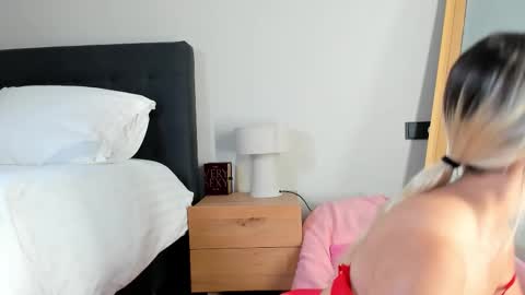 Snapshot of mazekyn chatting on 11/29/25, 11:57 mazekyn online show from 11/29/25, 11:57