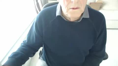 Snapshot of mbeastie chatting on 01/15/25, 05:26 Beastie online show from 01/15/25, 05:26