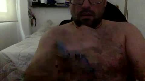 Snapshot of mbotve chatting on 04/15/26, 04:36 VzlaMan online show from 04/15/26, 04:36